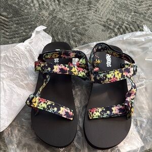 Girls, fab kids sandals Velcro size 4, new